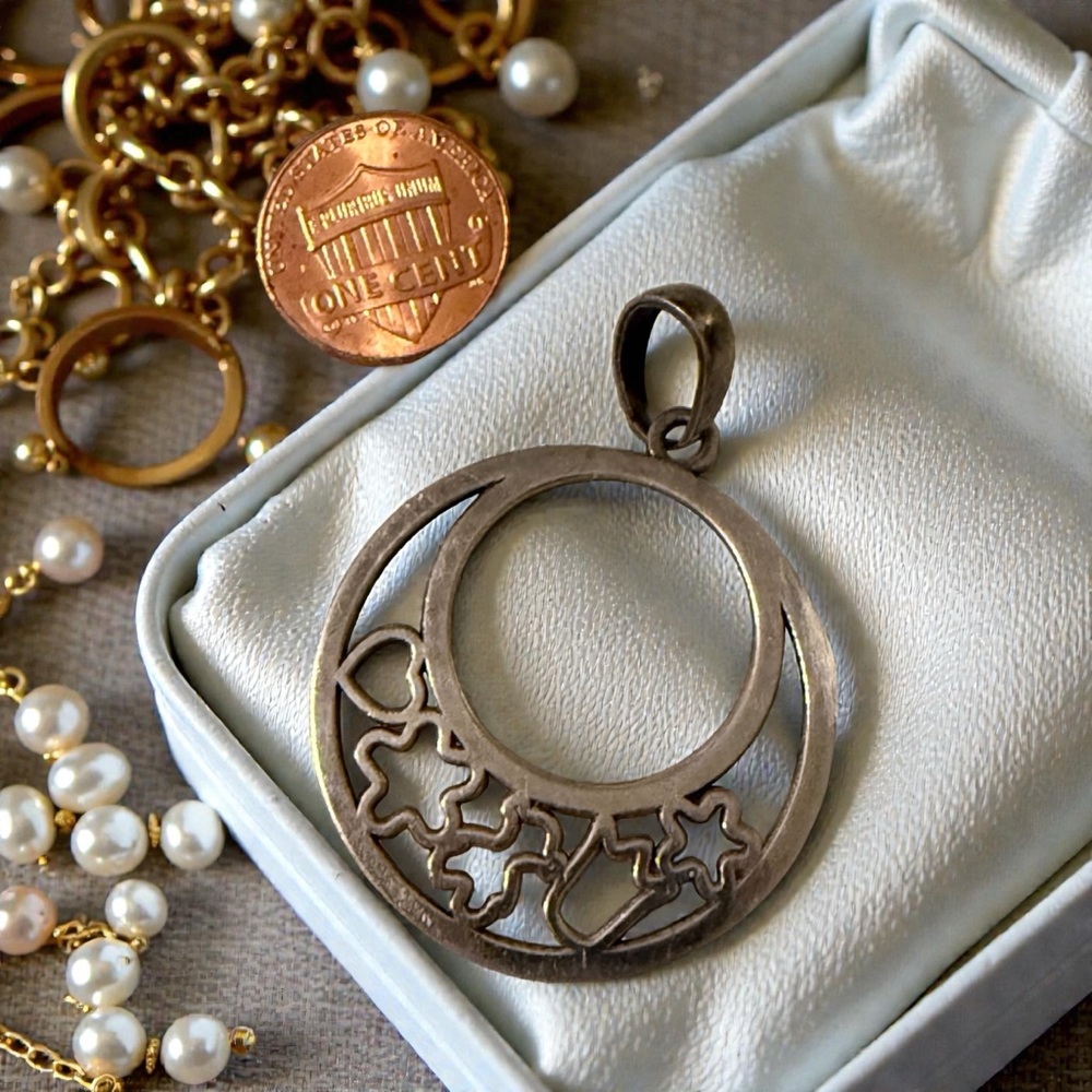 Elegant Solid Silver 925 Inspired Pendant with Floral Design
